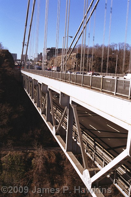 slides/04 - CAE010302_0019.jpg bridges George Washington Bridge Camera: Canon AE-1 Film: Kodacolor ASA 100